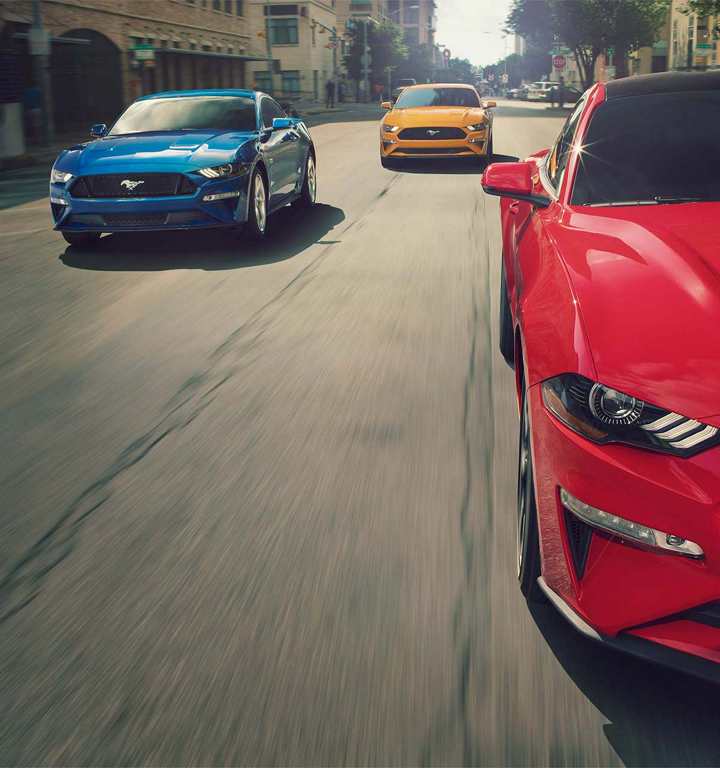 2018 ford mustangs driving
